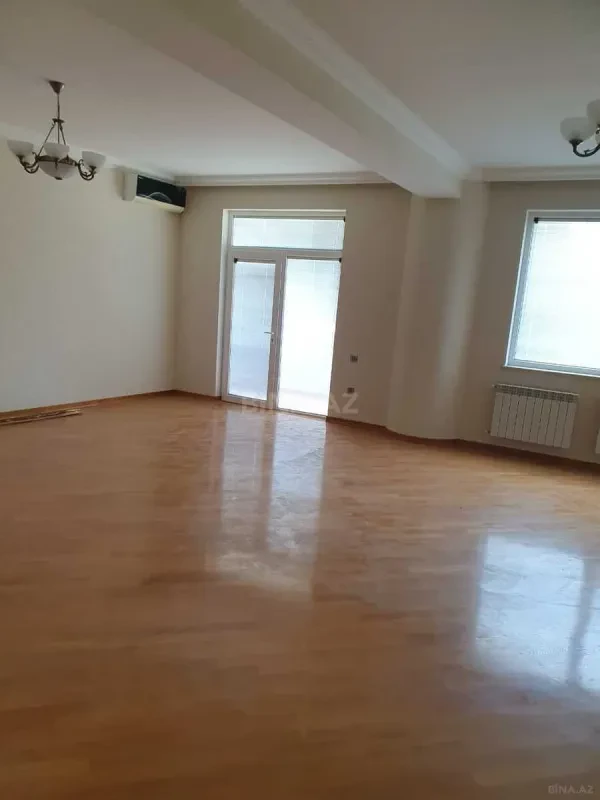Kirayə verilir 4 otaqlı mənzil 220 m²
