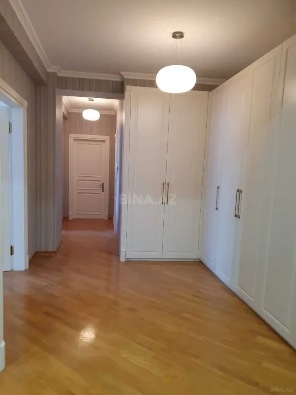 Kirayə verilir 4 otaqlı mənzil 220 m²