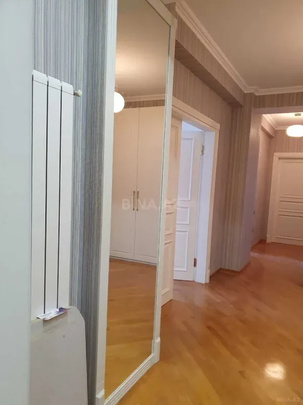 Kirayə verilir 4 otaqlı mənzil 220 m²