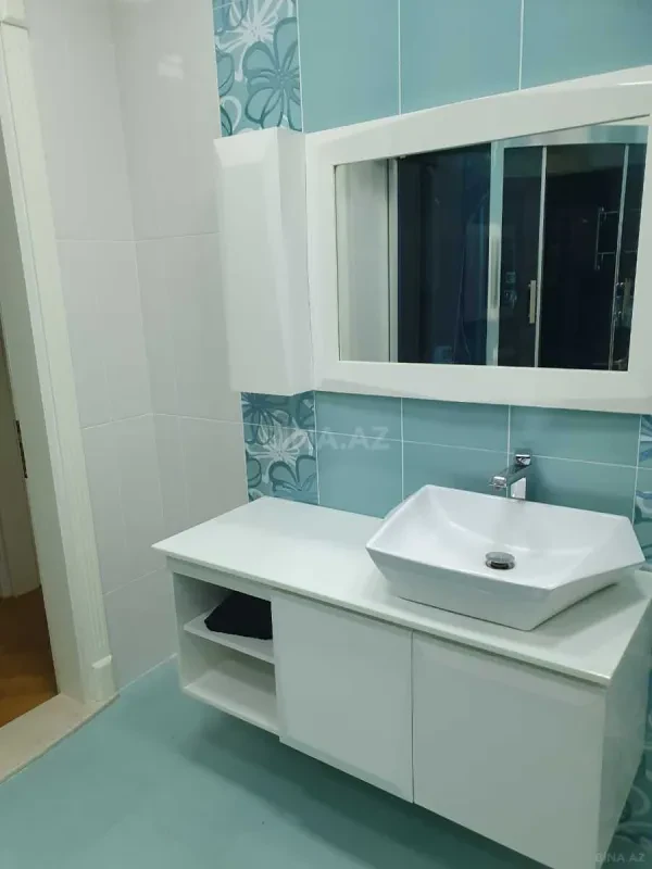 Kirayə verilir 4 otaqlı mənzil 220 m²