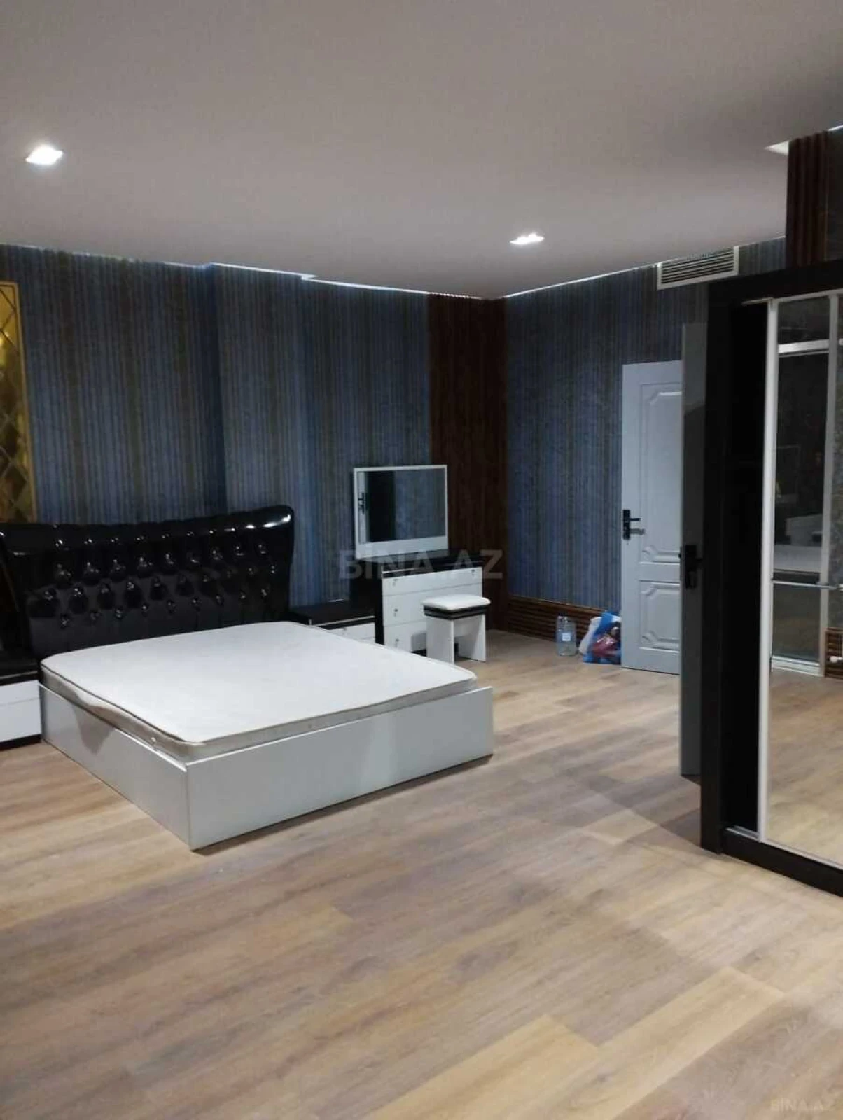 Kirayə verilir 3 otaqlı mənzil 165 m²