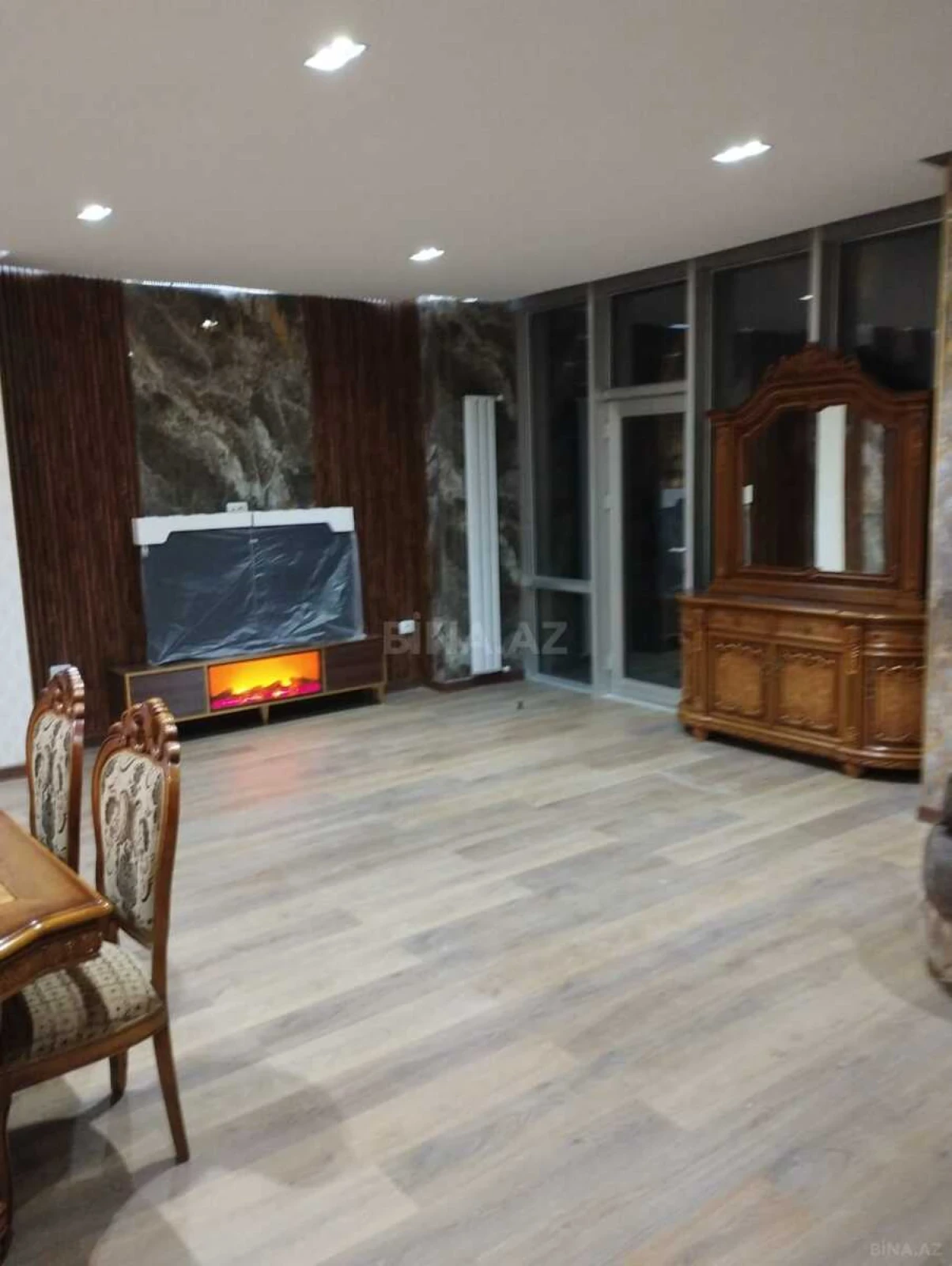 Kirayə verilir 3 otaqlı mənzil 165 m²
