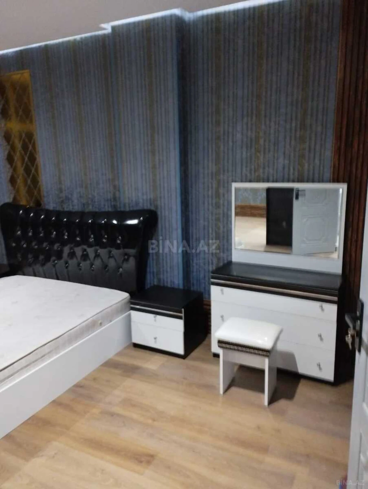Kirayə verilir 3 otaqlı mənzil 165 m²