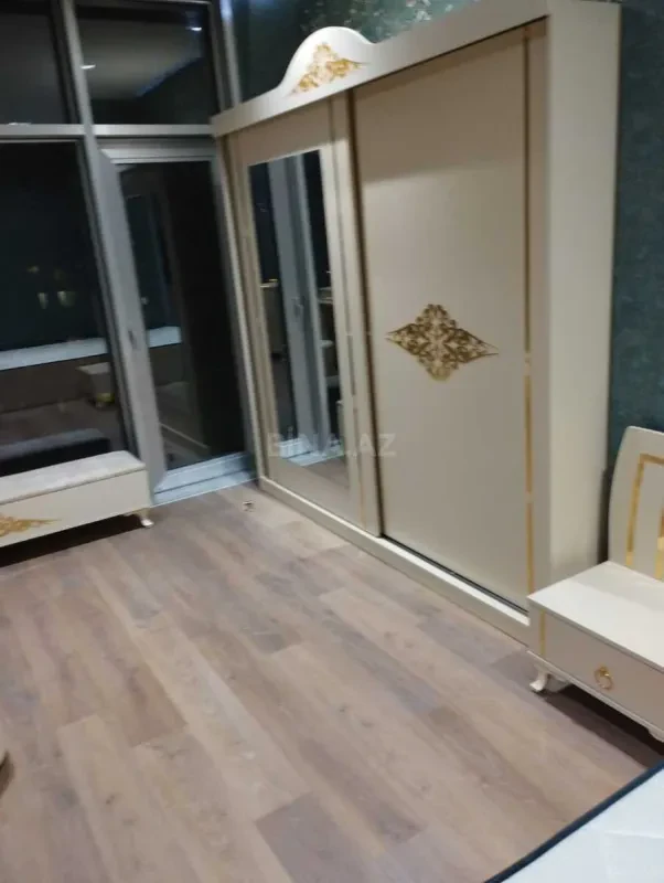 Kirayə verilir 3 otaqlı mənzil 165 m²