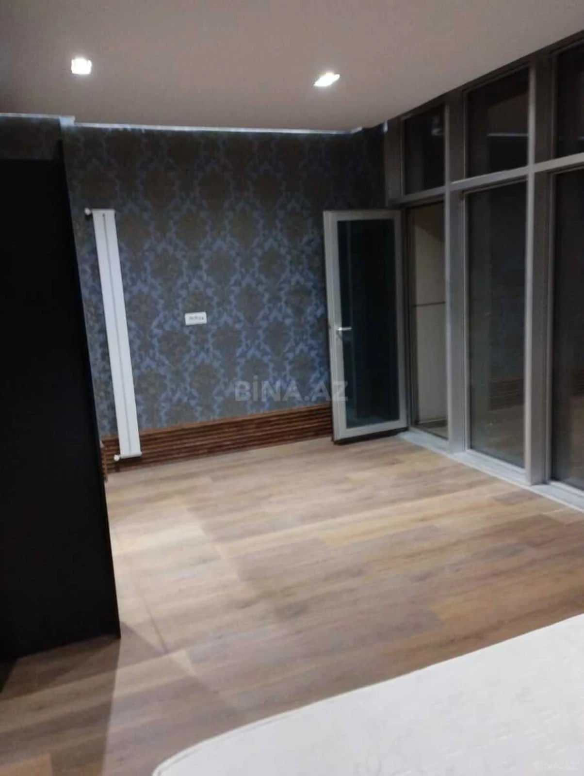 Kirayə verilir 3 otaqlı mənzil 165 m²