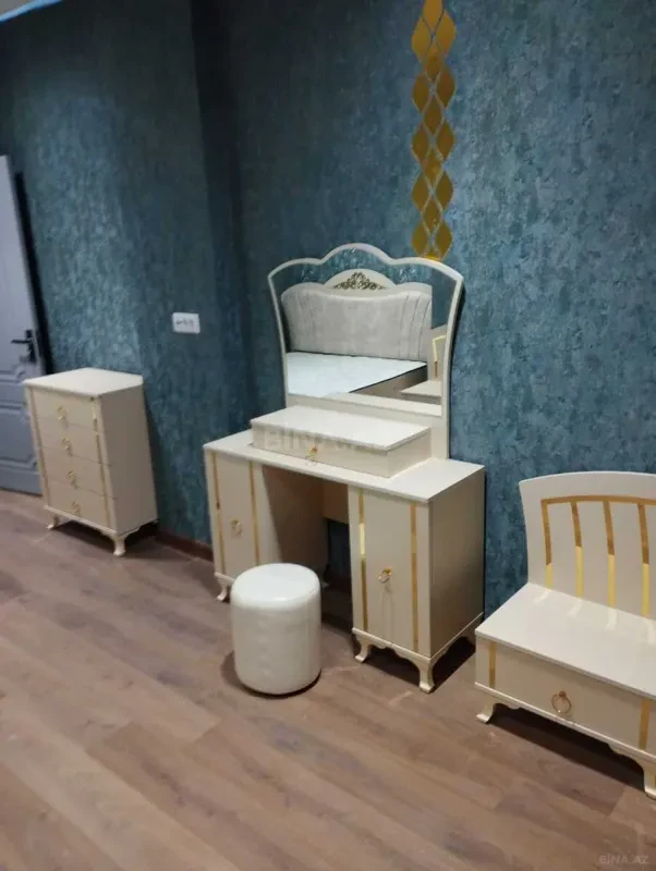 Kirayə verilir 3 otaqlı mənzil 165 m²