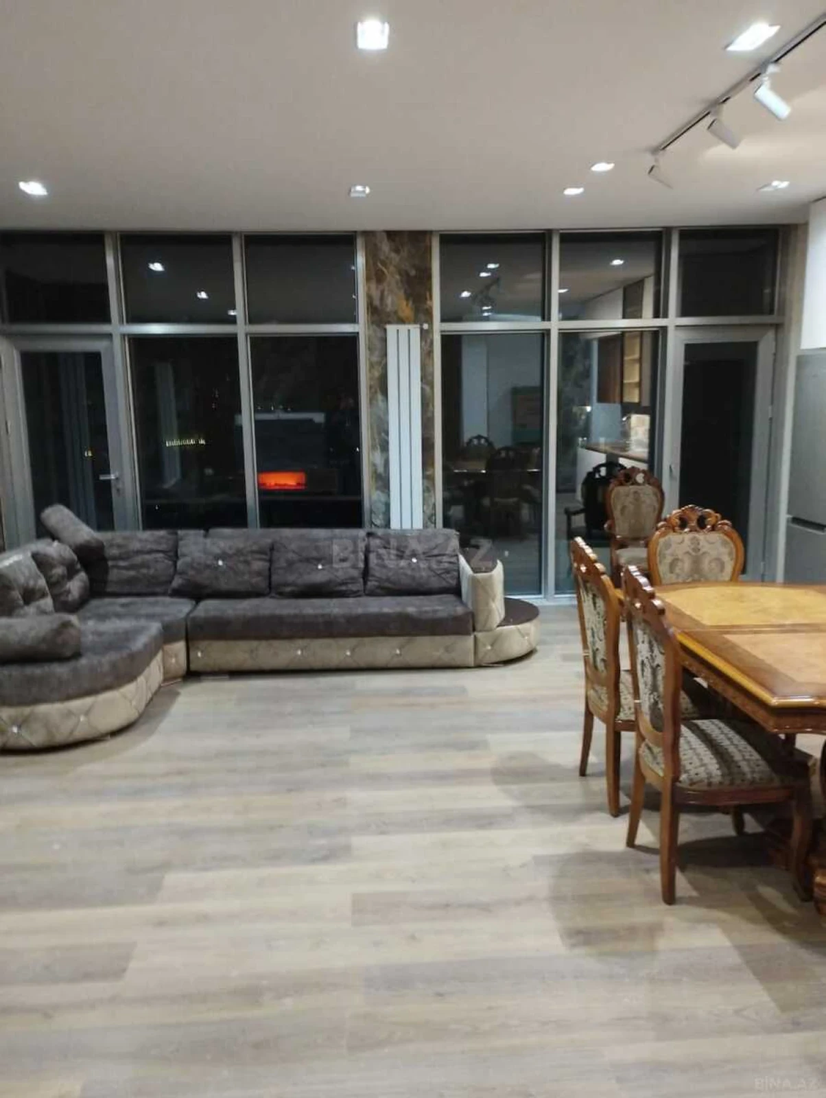 Kirayə verilir 3 otaqlı mənzil 165 m²