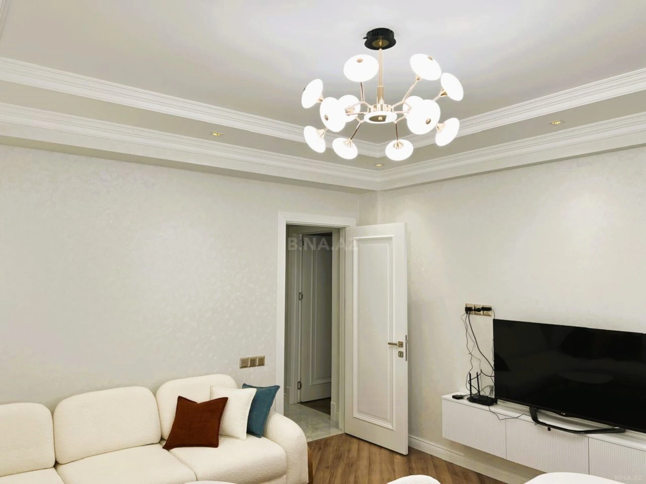 Kirayə verilir 2 otaqlı mənzil 70 m²