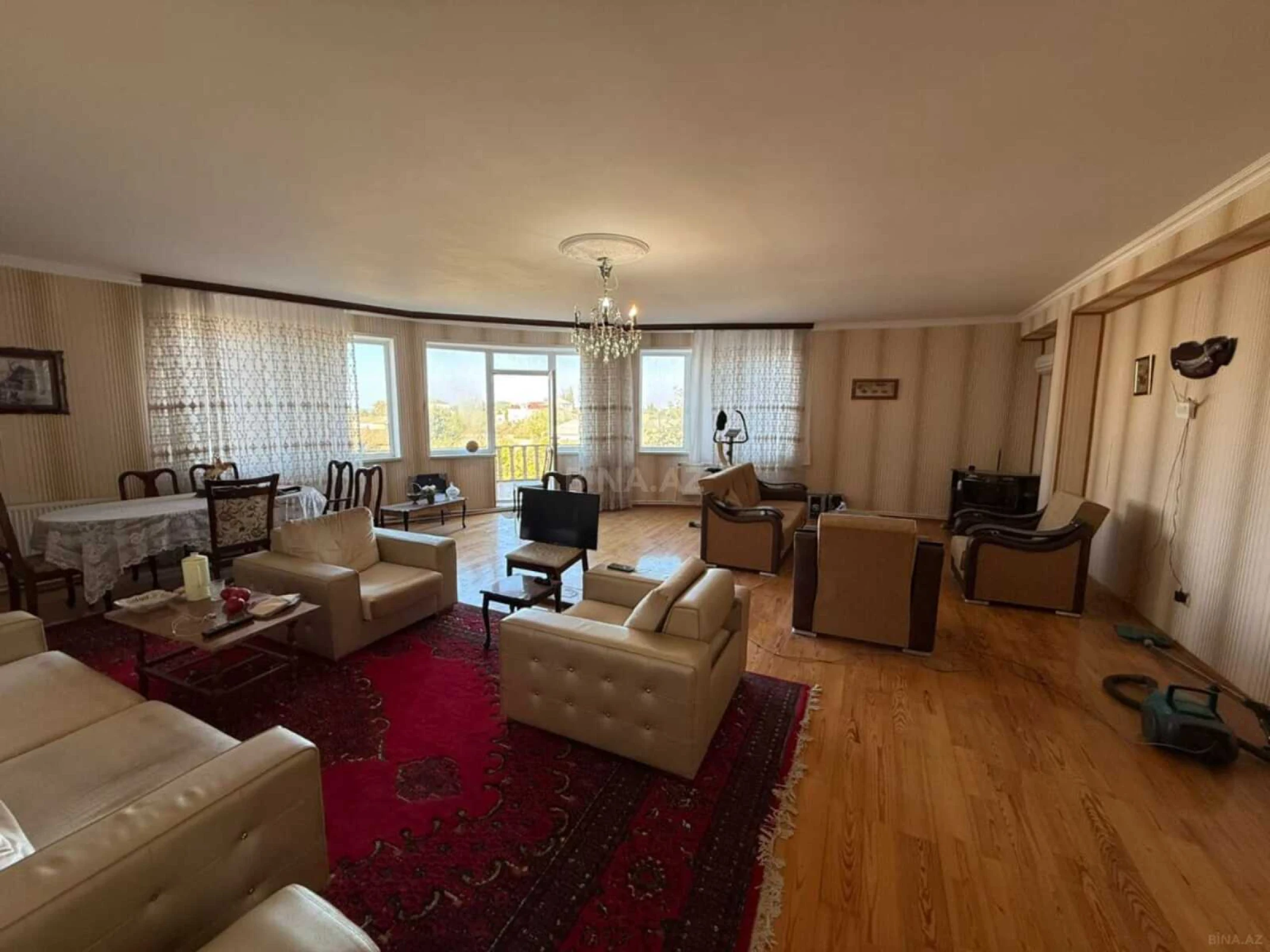 Satılır 7 otaqlı həyət evi 450 m²