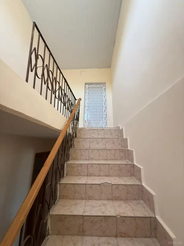 Satılır 7 otaqlı həyət evi 450 m²