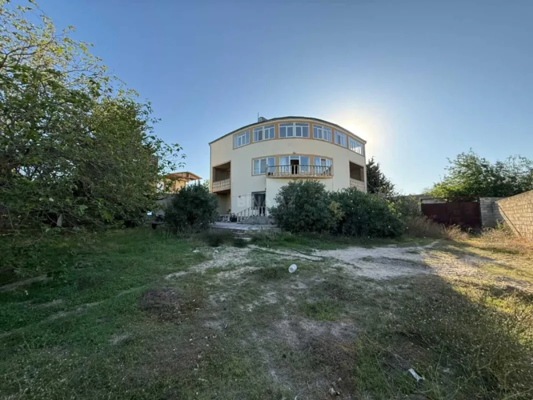 Satılır 7 otaqlı həyət evi 450 m²