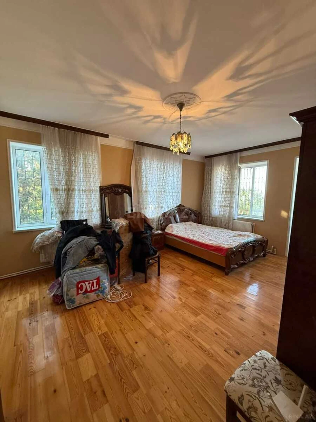 Satılır 7 otaqlı həyət evi 450 m²
