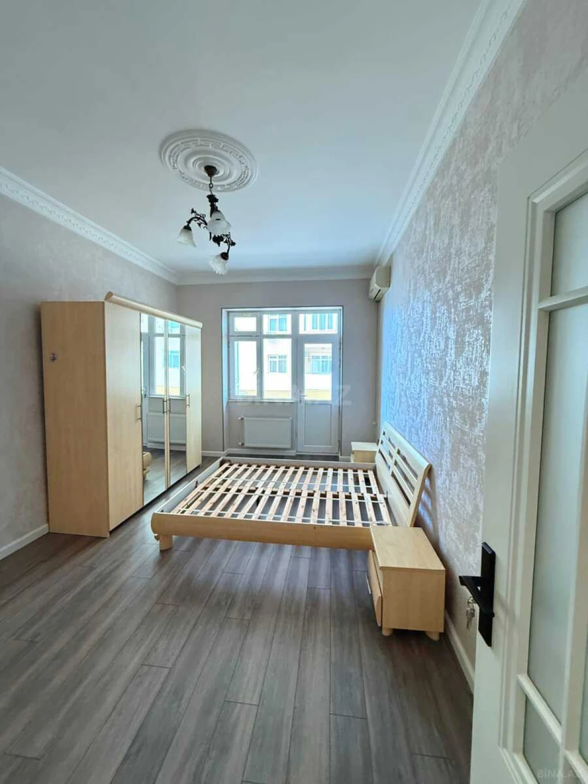 Satılır 3 otaqlı mənzil 120 m²