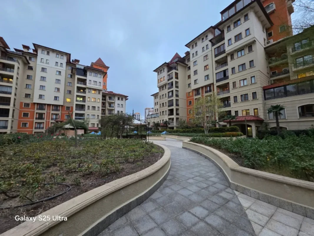 Kirayə verilir 5 otaqlı mənzil 280 m²