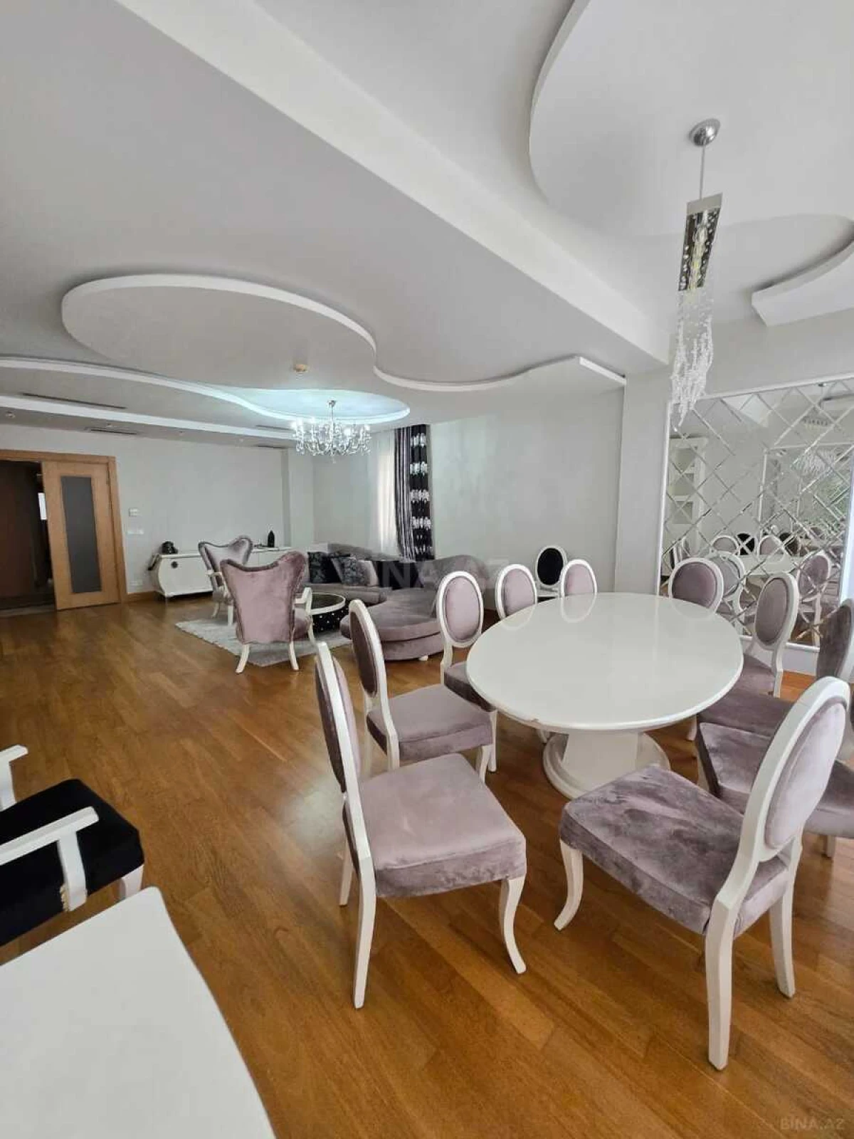 Kirayə verilir 5 otaqlı mənzil 280 m²