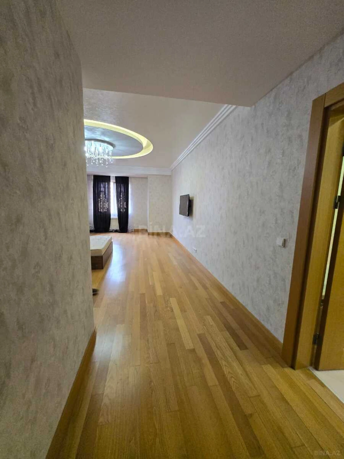 Kirayə verilir 5 otaqlı mənzil 280 m²
