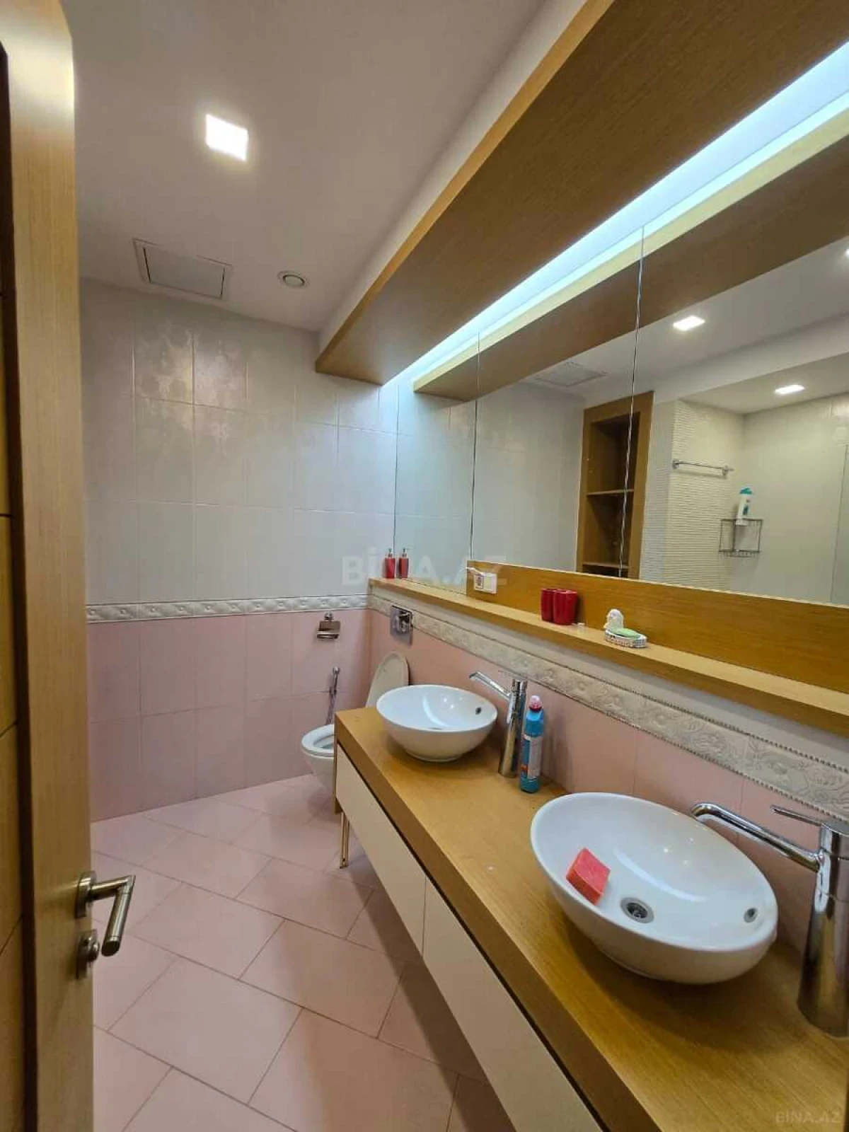 Kirayə verilir 5 otaqlı mənzil 280 m²