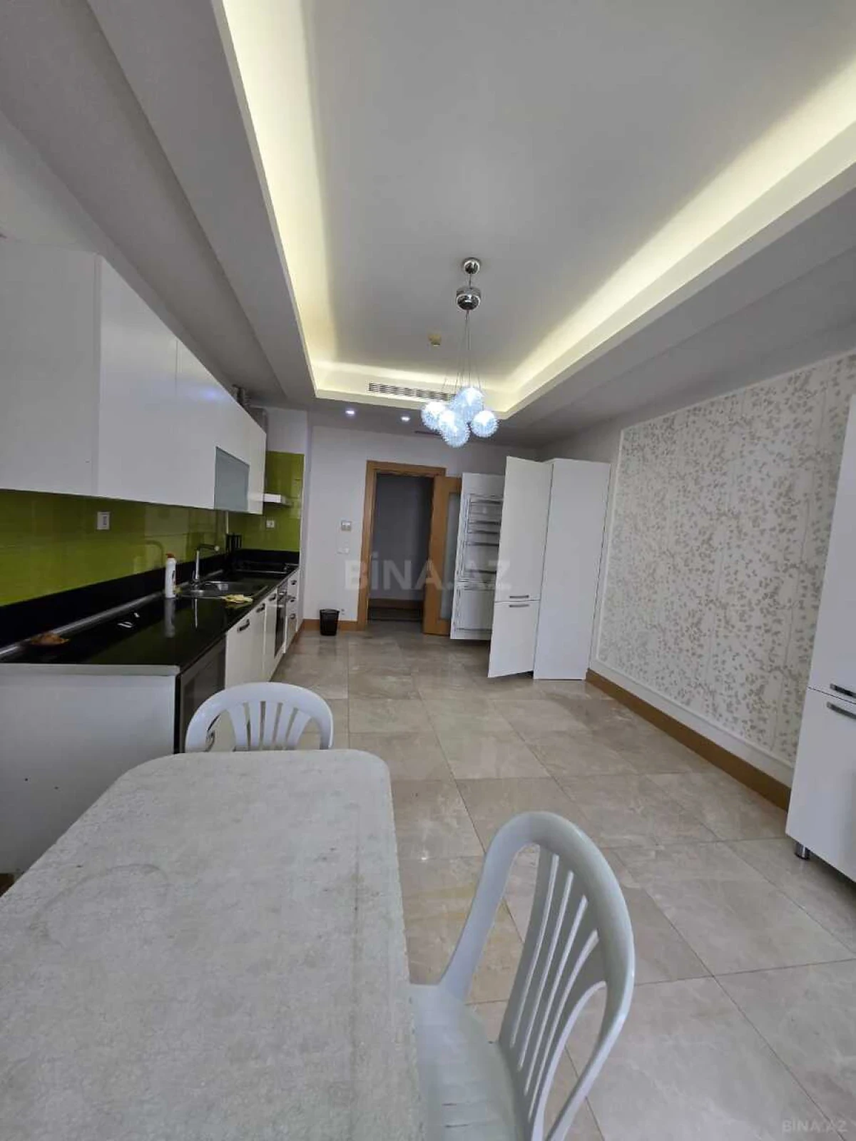 Kirayə verilir 5 otaqlı mənzil 280 m²