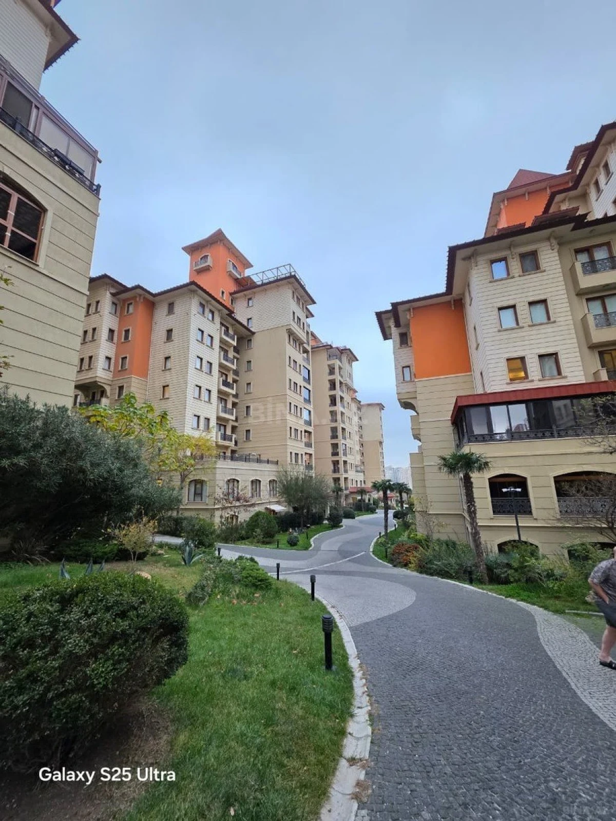Kirayə verilir 5 otaqlı mənzil 280 m²