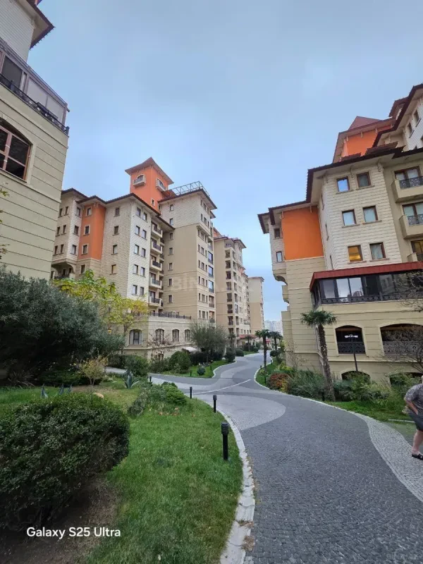 Kirayə verilir 5 otaqlı mənzil 280 m²