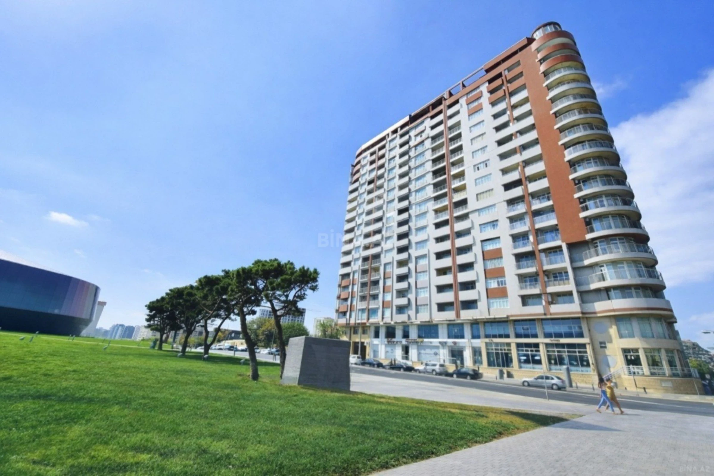 Satılır 2 otaqlı mənzil 136 m²