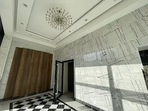 Satılır 4 otaqlı mənzil 242 m²