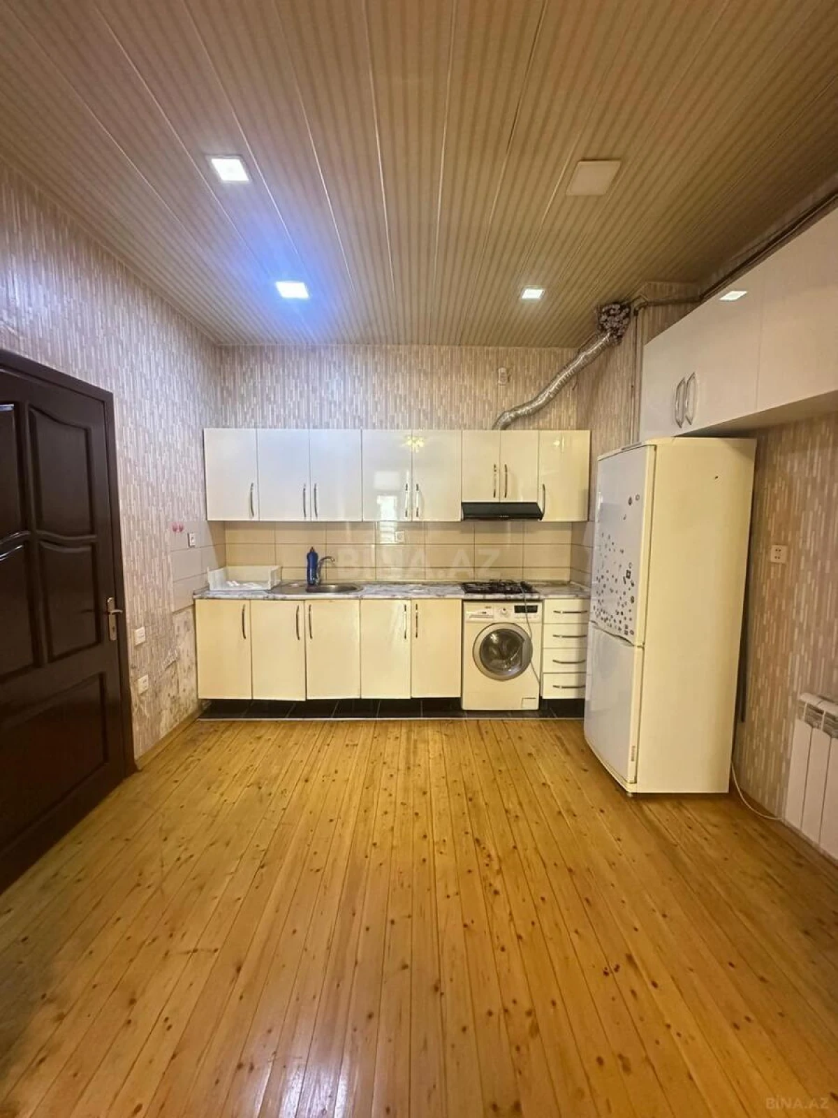 Kirayə verilir 2 otaqlı mənzil 62 m²