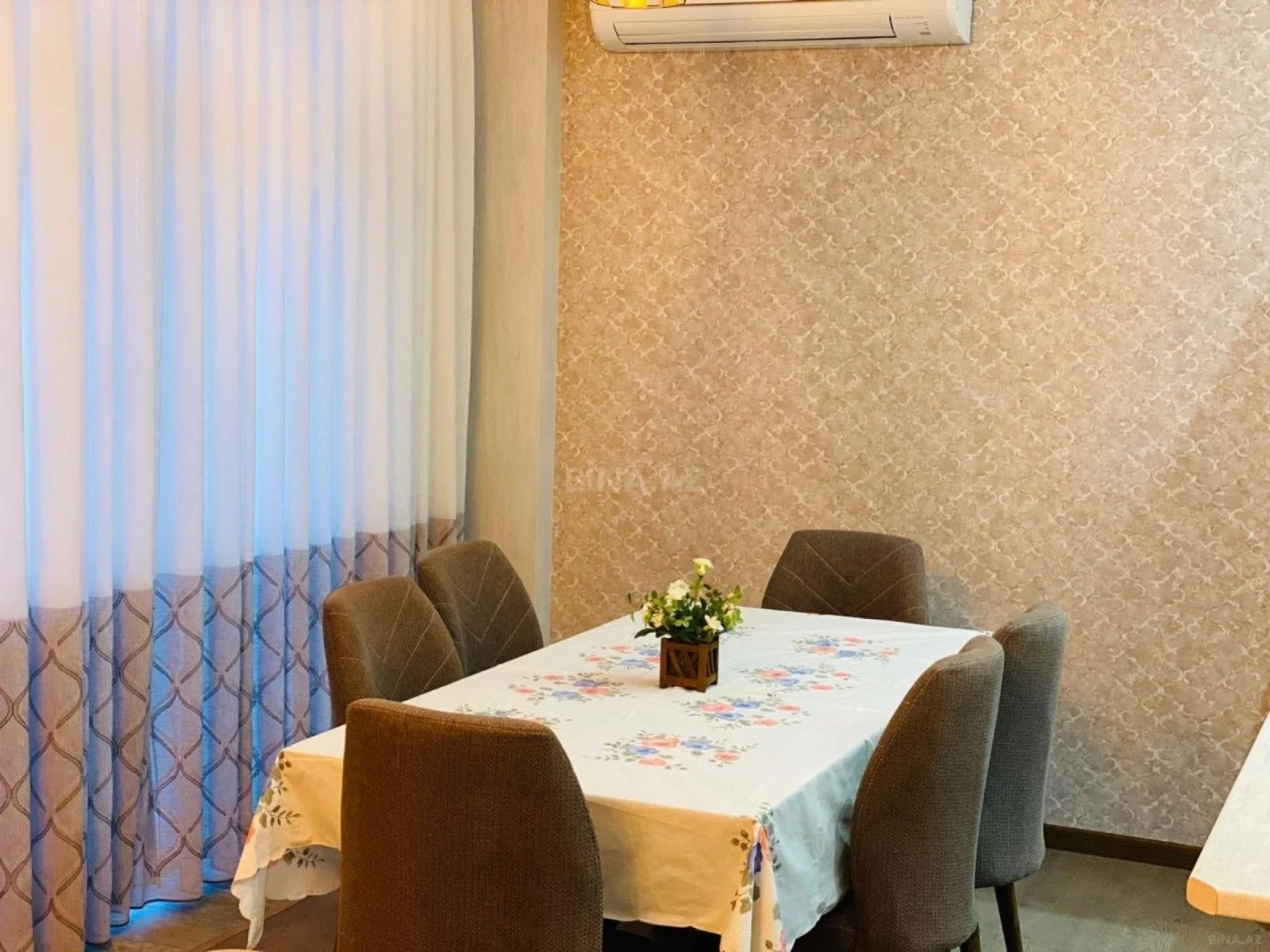 Kirayə verilir 2 otaqlı mənzil 90 m²