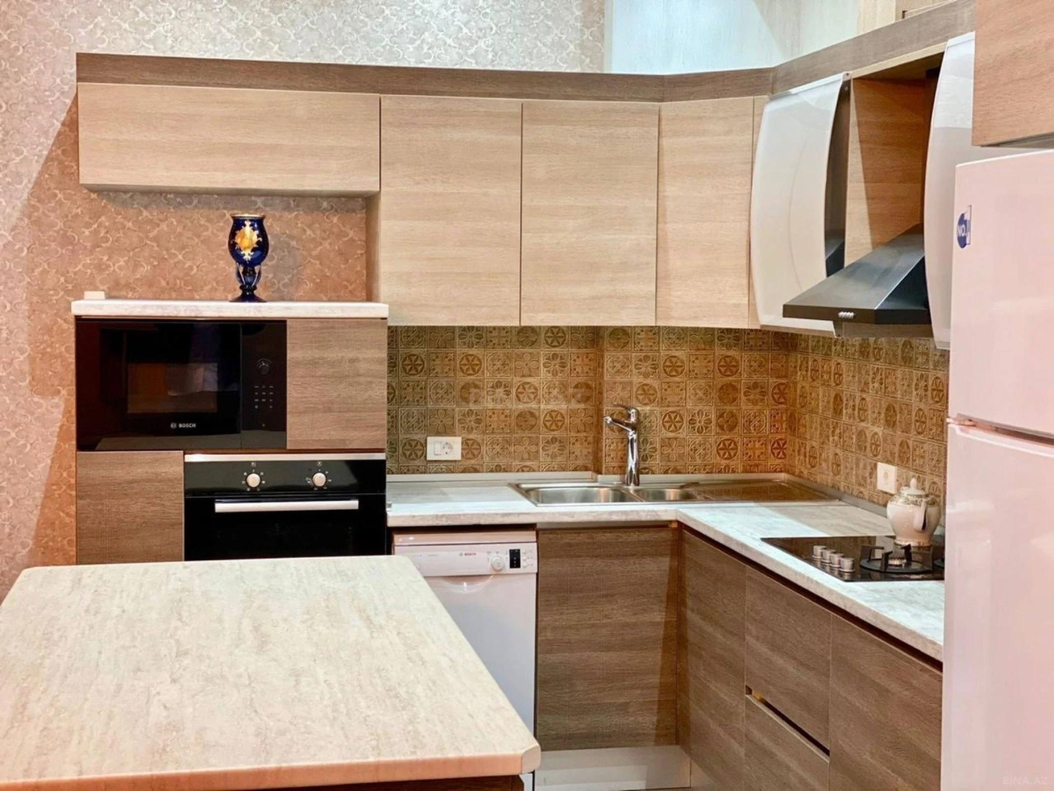 Kirayə verilir 2 otaqlı mənzil 90 m²
