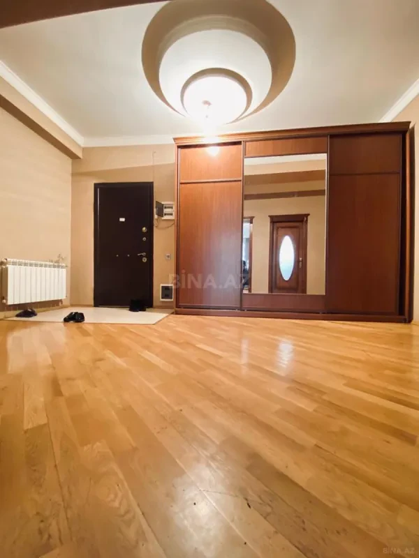 Kirayə verilir 2 otaqlı mənzil 90 m²