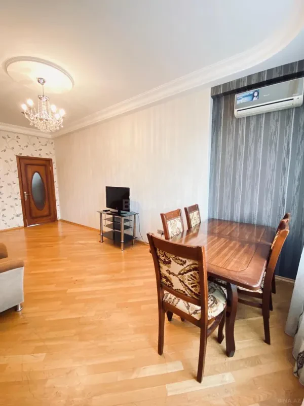 Kirayə verilir 2 otaqlı mənzil 90 m²