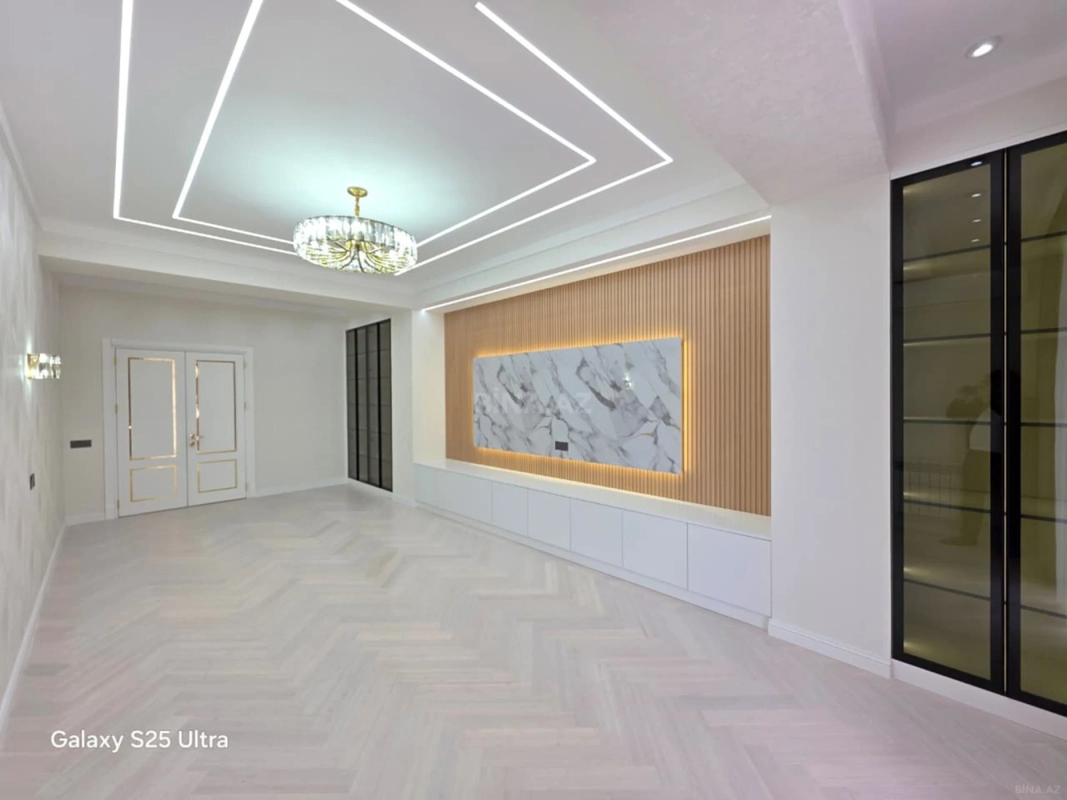 Satılır 4 otaqlı mənzil 183 m²