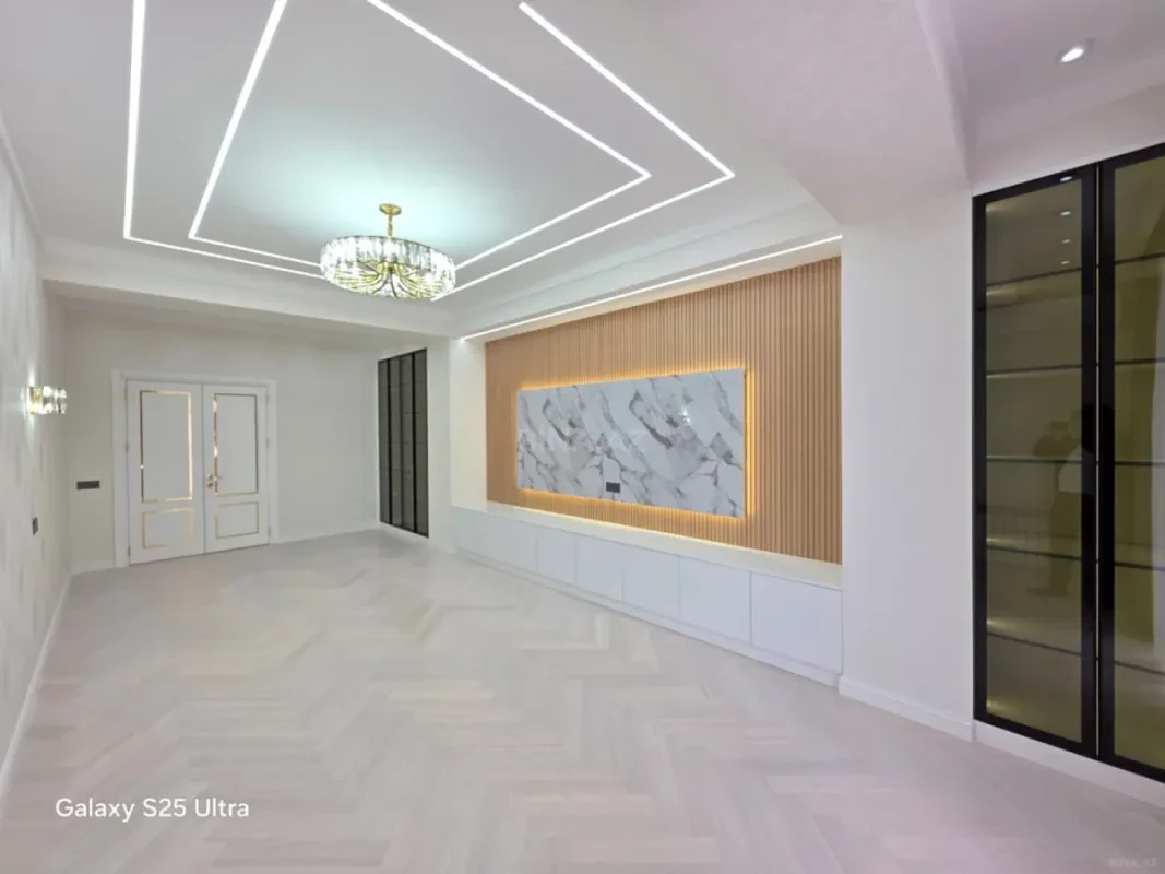 Satılır 4 otaqlı mənzil 183 m²