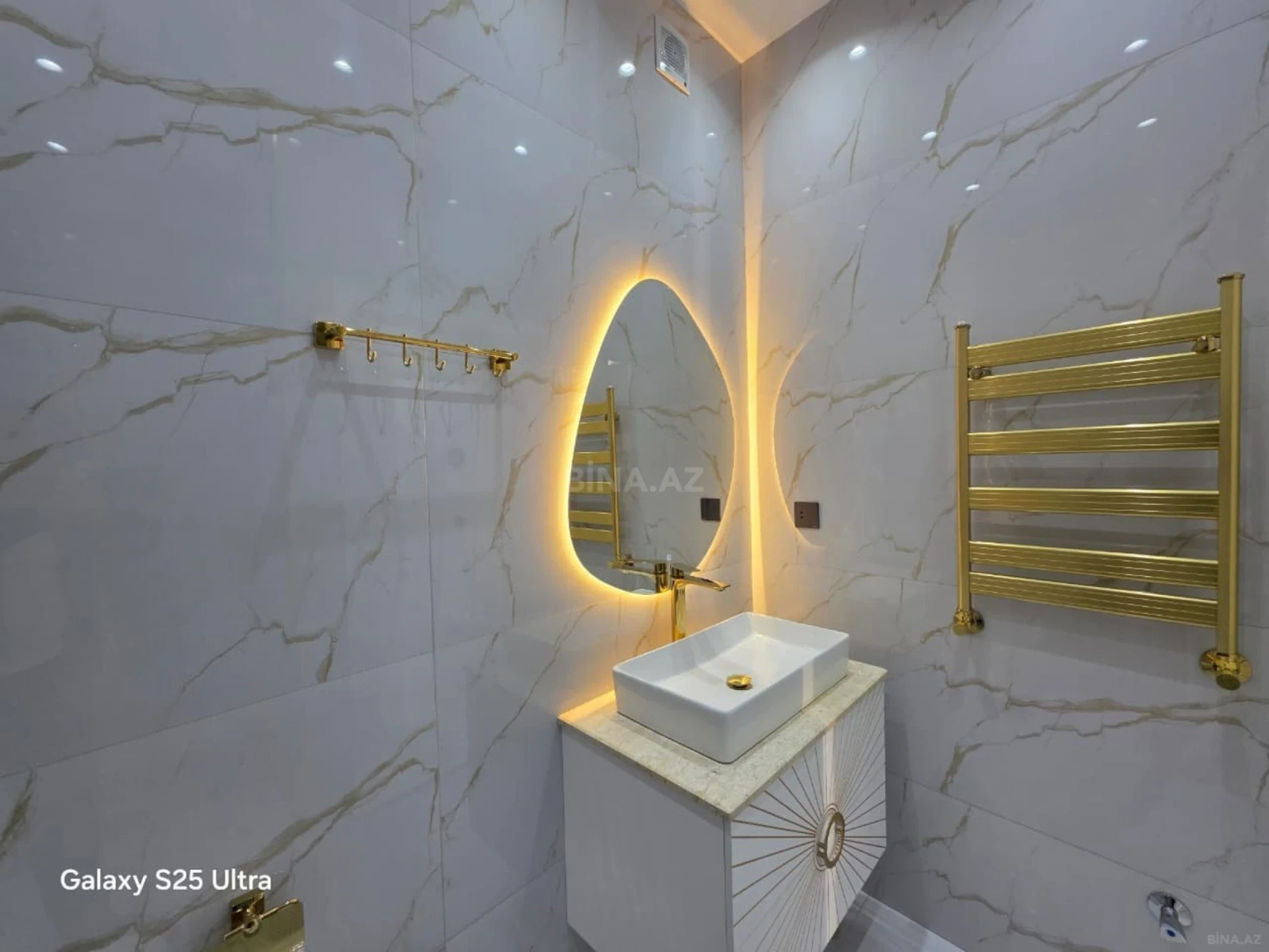 Satılır 4 otaqlı mənzil 183 m²