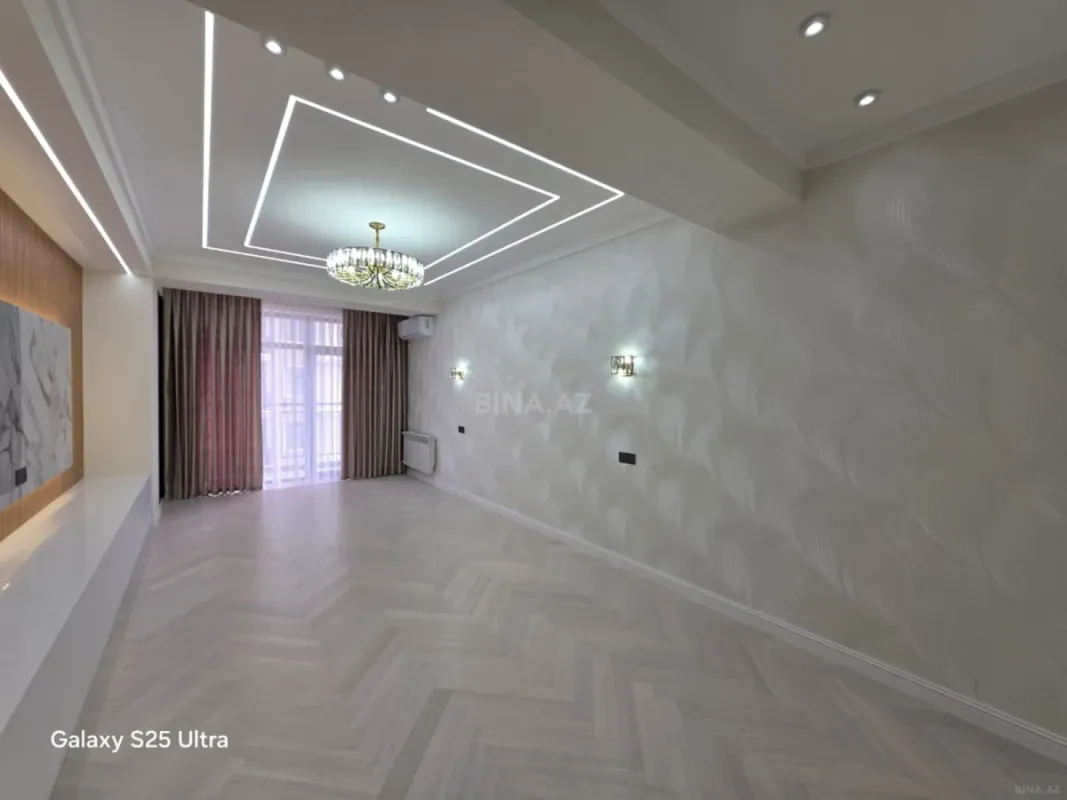 Satılır 4 otaqlı mənzil 183 m²