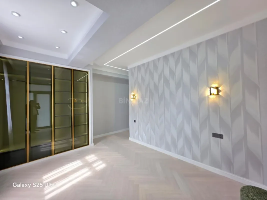 Satılır 4 otaqlı mənzil 183 m²