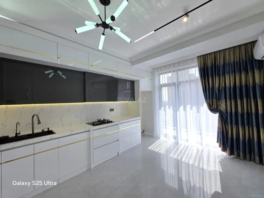 Satılır 4 otaqlı mənzil 183 m²