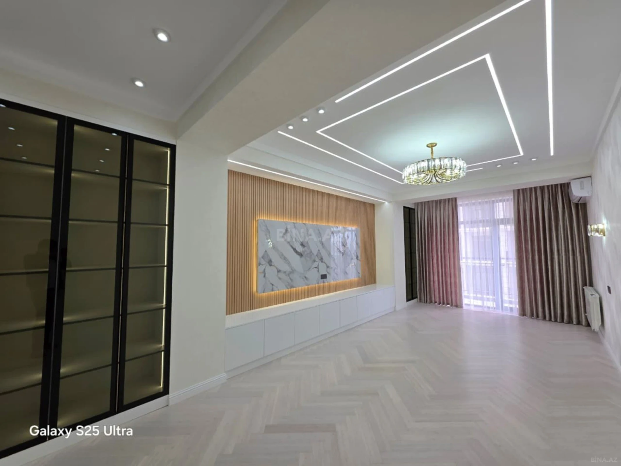 Satılır 4 otaqlı mənzil 183 m²