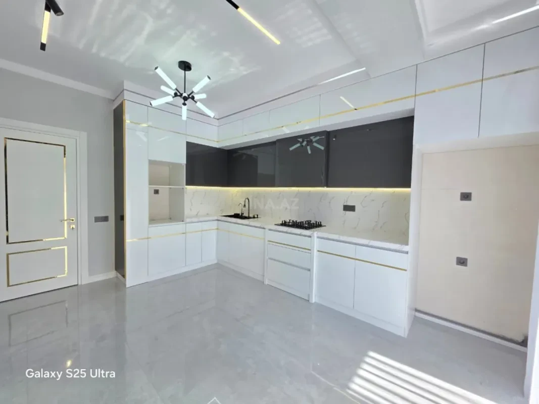 Satılır 4 otaqlı mənzil 183 m²