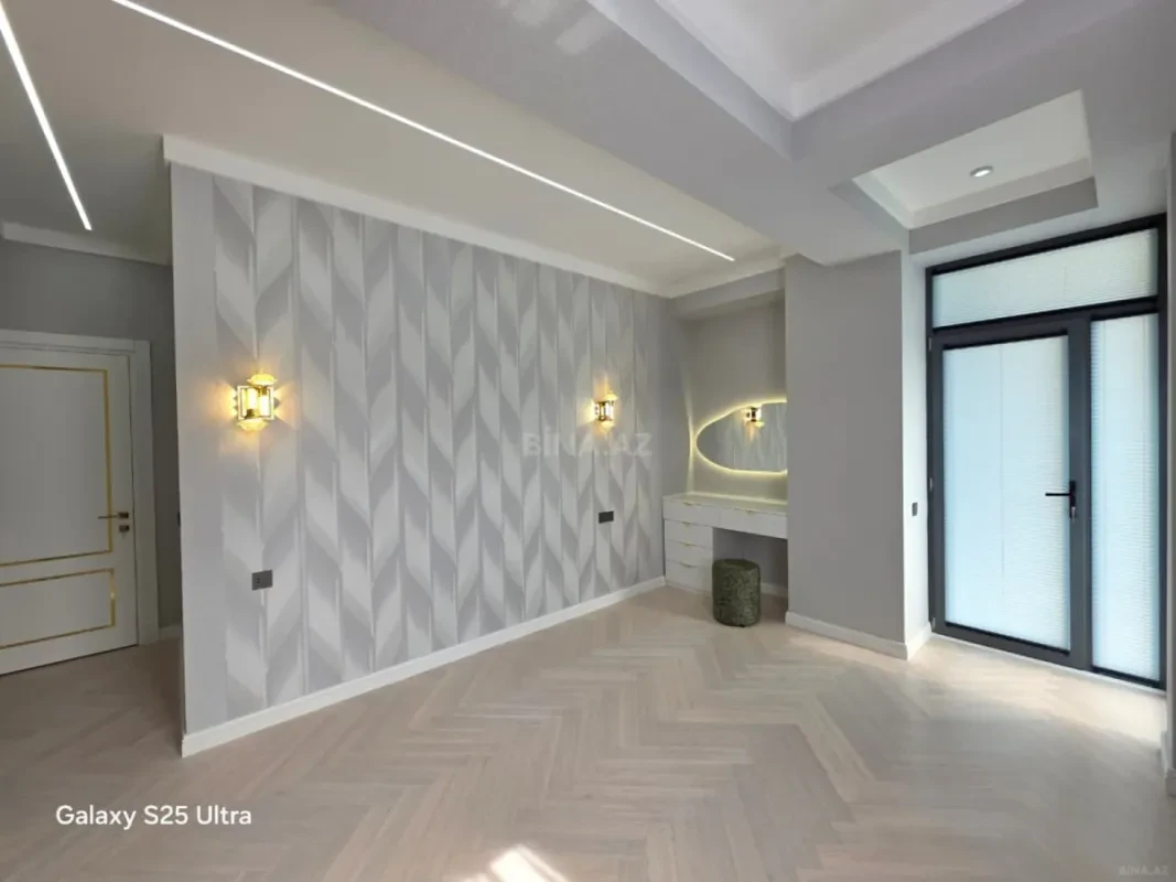 Satılır 4 otaqlı mənzil 183 m²