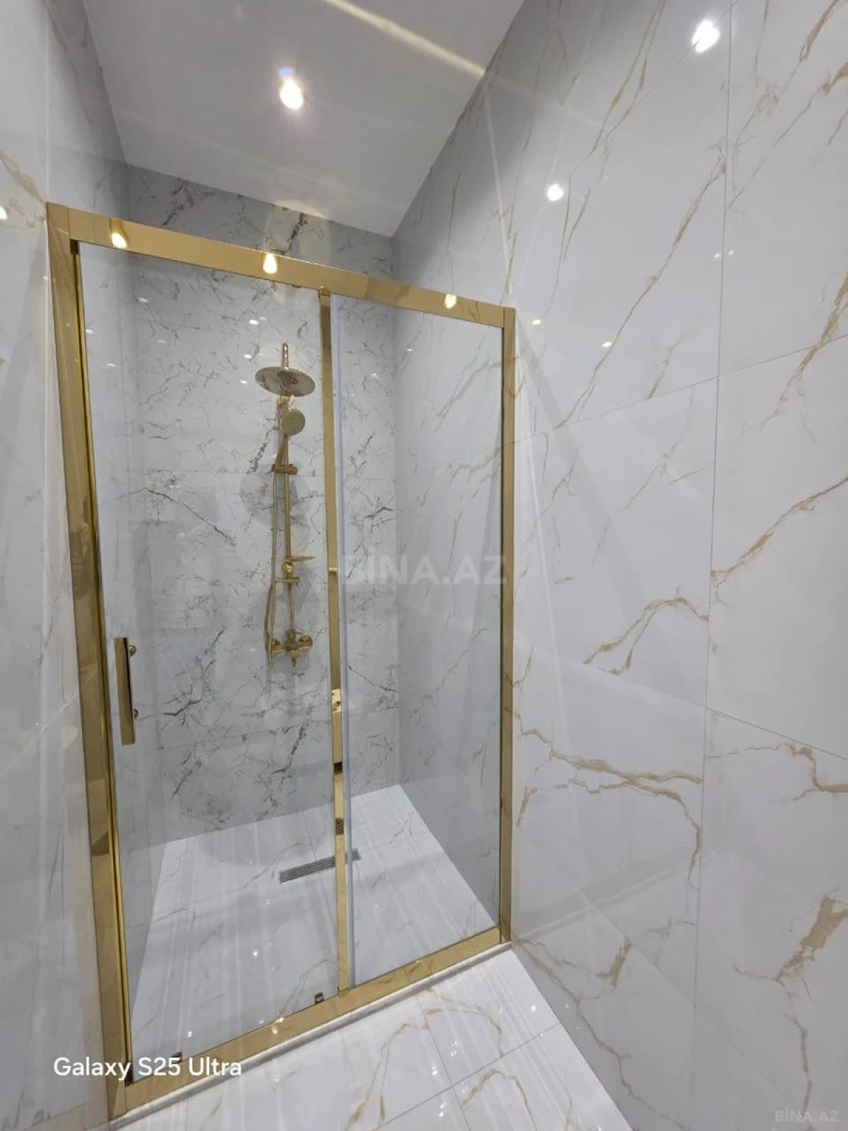 Satılır 4 otaqlı mənzil 183 m²