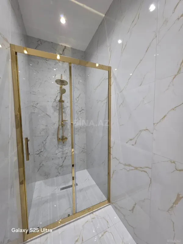 Satılır 4 otaqlı mənzil 183 m²