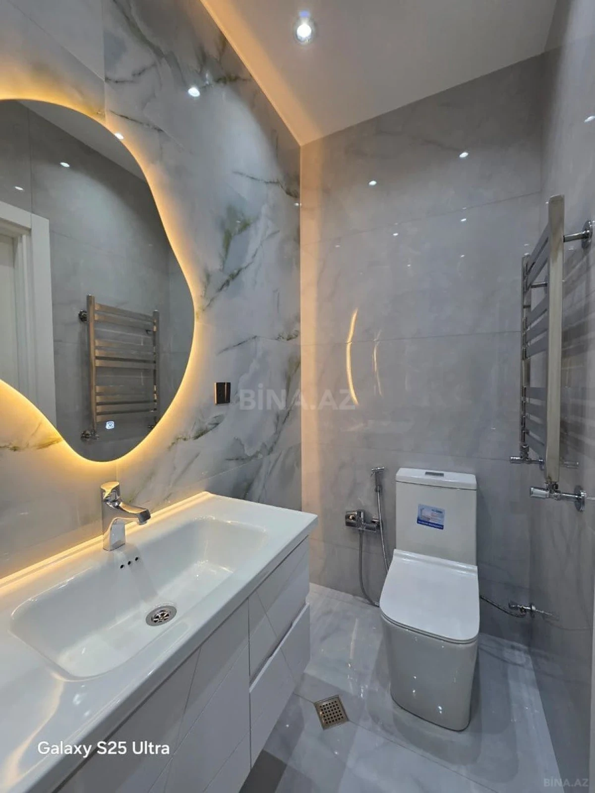 Satılır 4 otaqlı mənzil 183 m²