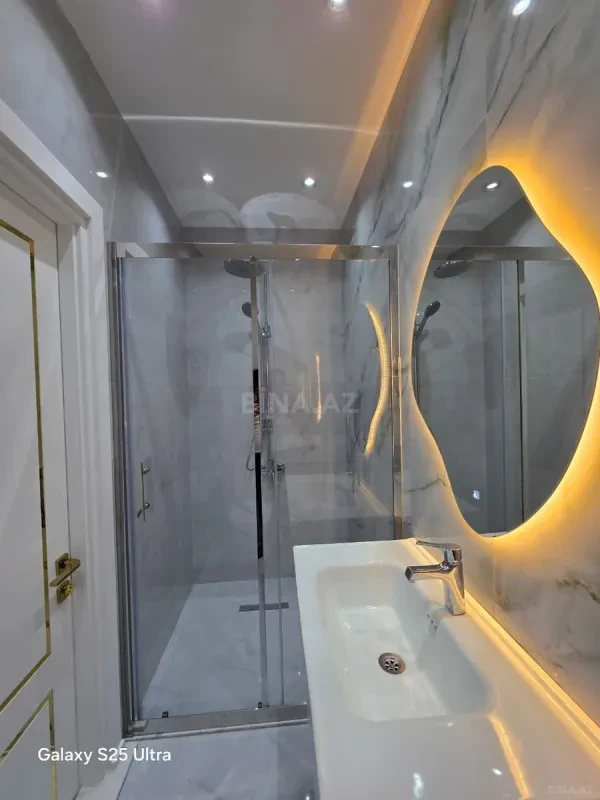 Satılır 4 otaqlı mənzil 183 m²