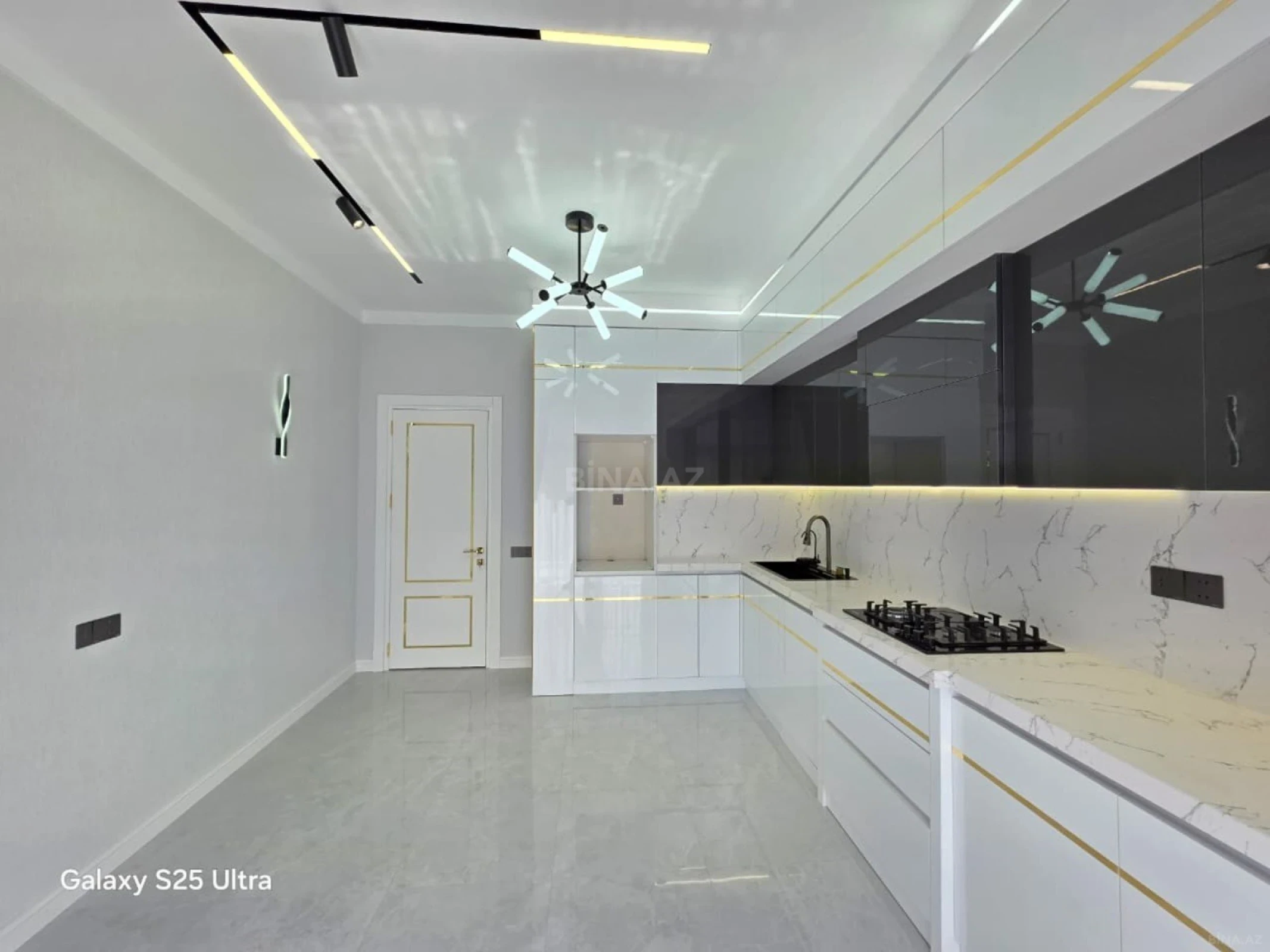 Satılır 4 otaqlı mənzil 183 m²