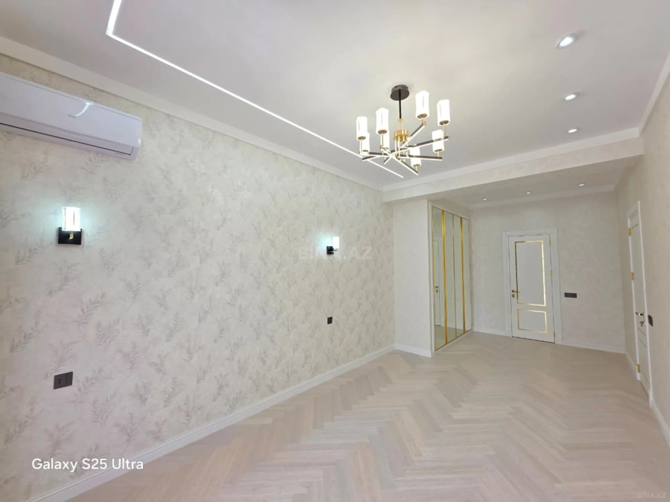 Satılır 4 otaqlı mənzil 183 m²