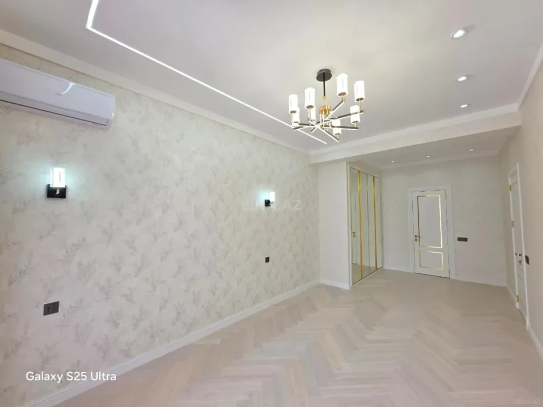 Satılır 4 otaqlı mənzil 183 m²