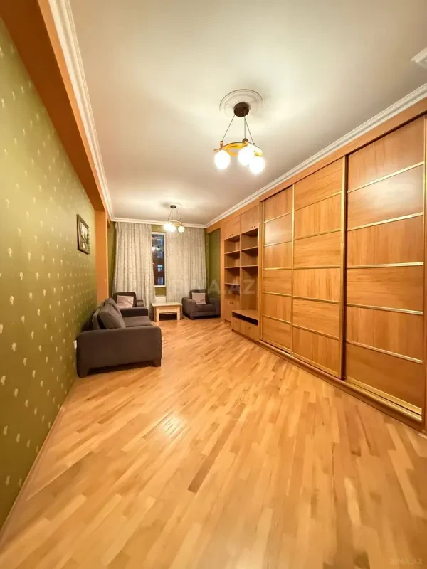 Satılır 3 otaqlı mənzil 110 m²