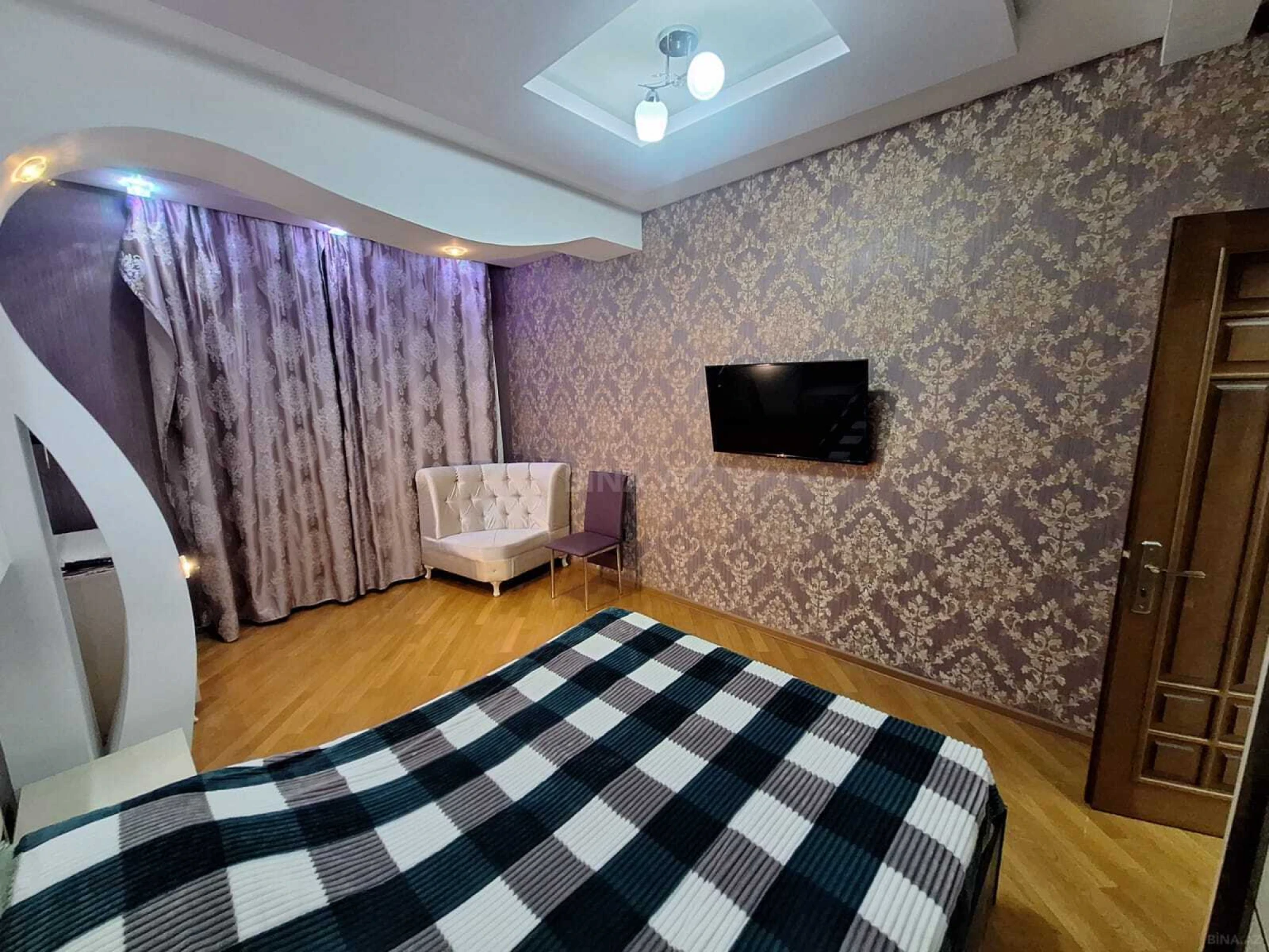 Kirayə verilir 2 otaqlı mənzil 80 m²
