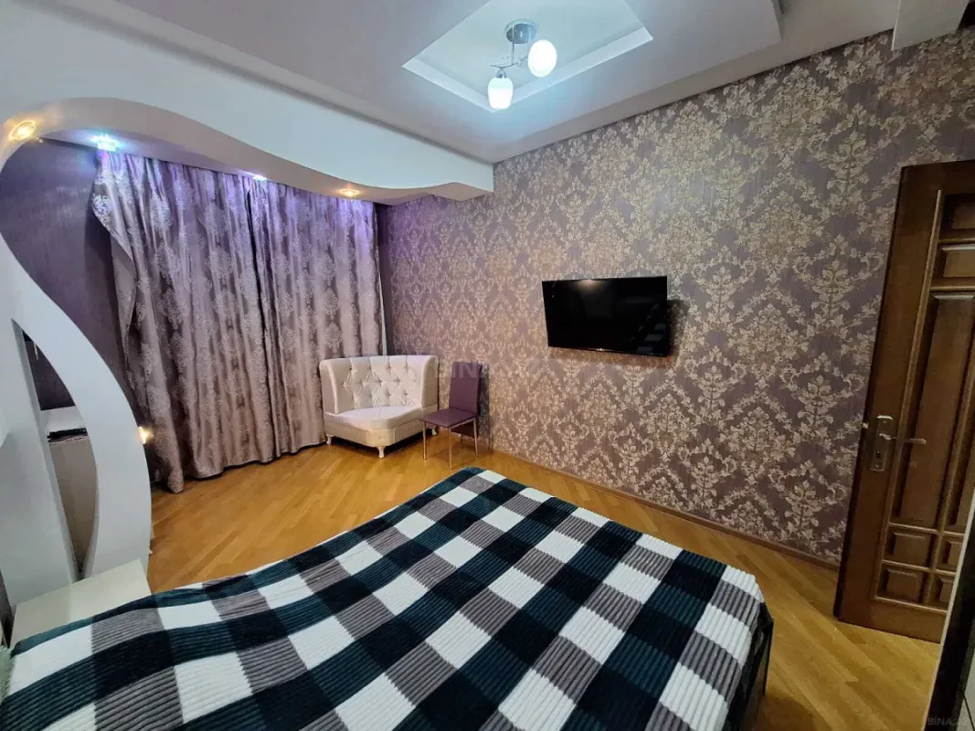 Kirayə verilir 2 otaqlı mənzil 80 m²